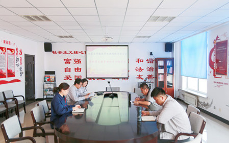 標(biāo)題：華德牧草公司黨委開展黨紀(jì)學(xué)習(xí)教育專題學(xué)習(xí)
瀏覽次數(shù)：989
發(fā)表時(shí)間：2024-05-24