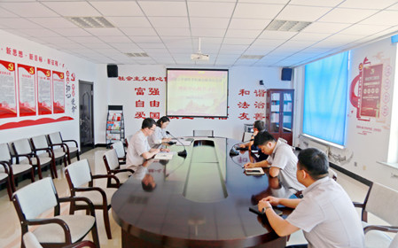 標(biāo)題：華德牧草公司黨委召開(kāi)2024年第三季度理論中心組學(xué)習(xí)會(huì)暨黨紀(jì)學(xué)習(xí)教育總結(jié)大討論
瀏覽次數(shù)：1238
發(fā)表時(shí)間：2024-08-12