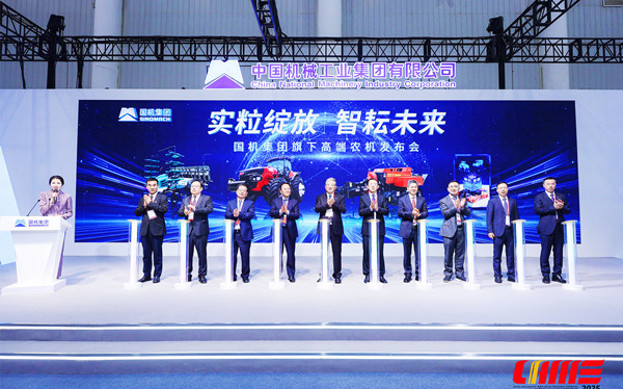 標(biāo)題：驚艷亮相！“中農(nóng)機(jī)·華德”“雙出捆”新品備受矚目
瀏覽次數(shù)：402
發(fā)表時(shí)間：2025-10-28